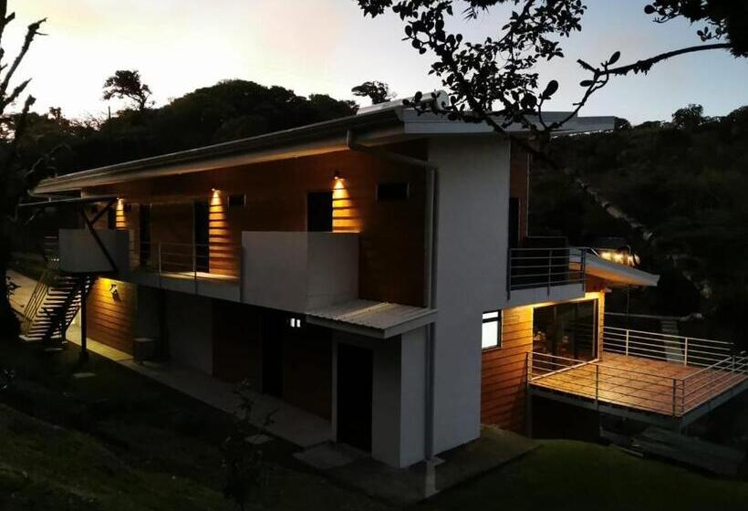 חדר סטנדרט נוף להרים, Burbi Lake Lodge Monteverde