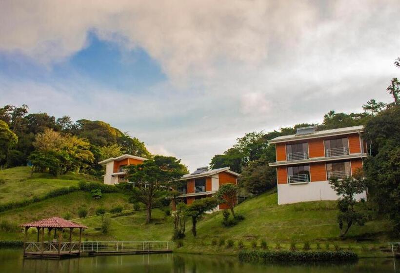 Номер Стандарт с Балконом, Burbi Lake Lodge Monteverde