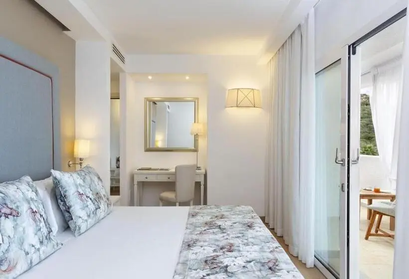 Suite with Terrace, Grand Hotel Cannigione
