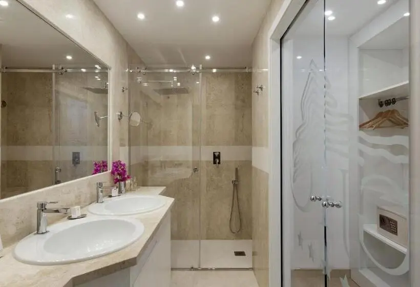 Suite with Terrace, Grand Hotel Cannigione