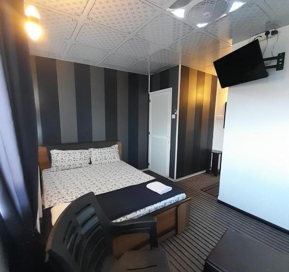 غرفة قياسية ثلاثية, Lucky Star View Inn