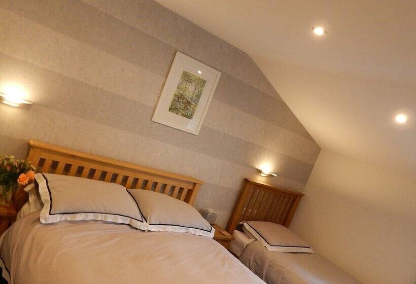 デラックストリプルルーム, The Saxon Inn