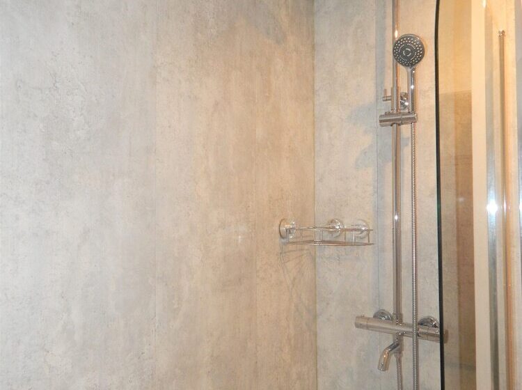 デラックスルーム, The Saxon Inn