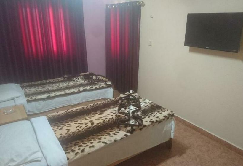 اتاق استاندارد سه نفره, Amer 2