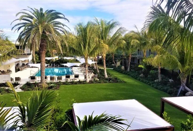 מיטת קינג בסוויטה, Bali Hai Beachfront Resort And Spa