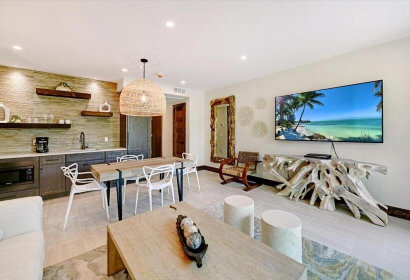 Люкс Вид на Бассейн, Bali Hai Beachfront Resort And Spa