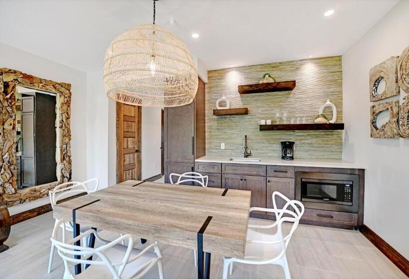 Люкс Вид на Бассейн, Bali Hai Beachfront Resort And Spa