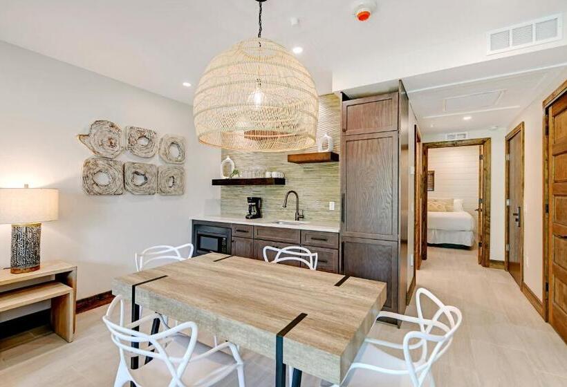 Люкс Вид на Бассейн, Bali Hai Beachfront Resort And Spa