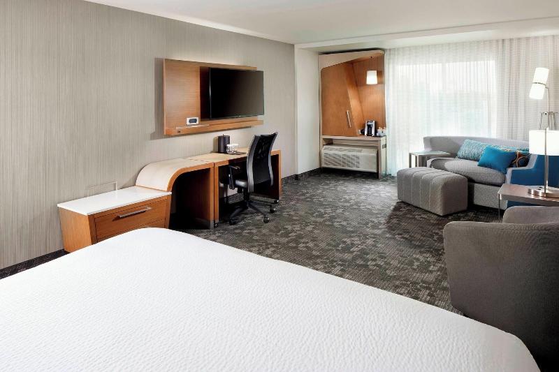 اتاق لوکس با بالکن, Be Suites Cali