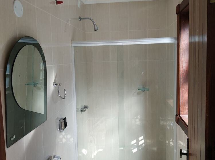 חדר דלוקס לשלושה, Bela Suíça