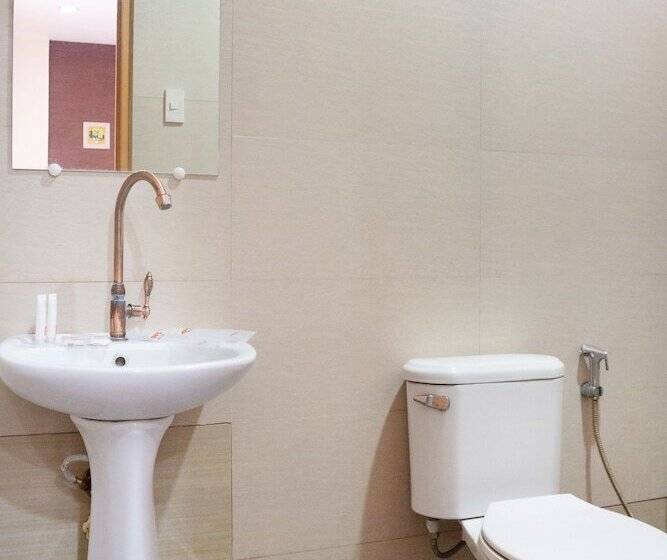 חדר דלוקס, Oyo 153 Monclaire Suites