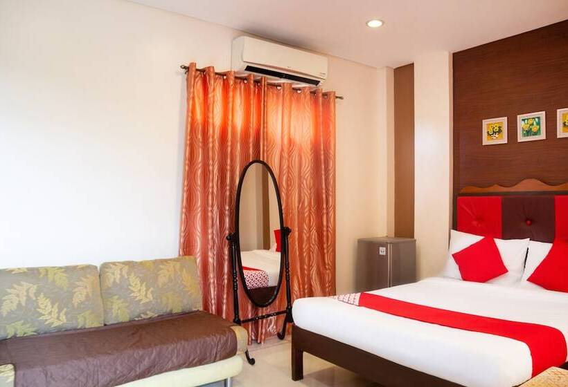 Quarto Deluxe, Oyo 153 Monclaire Suites