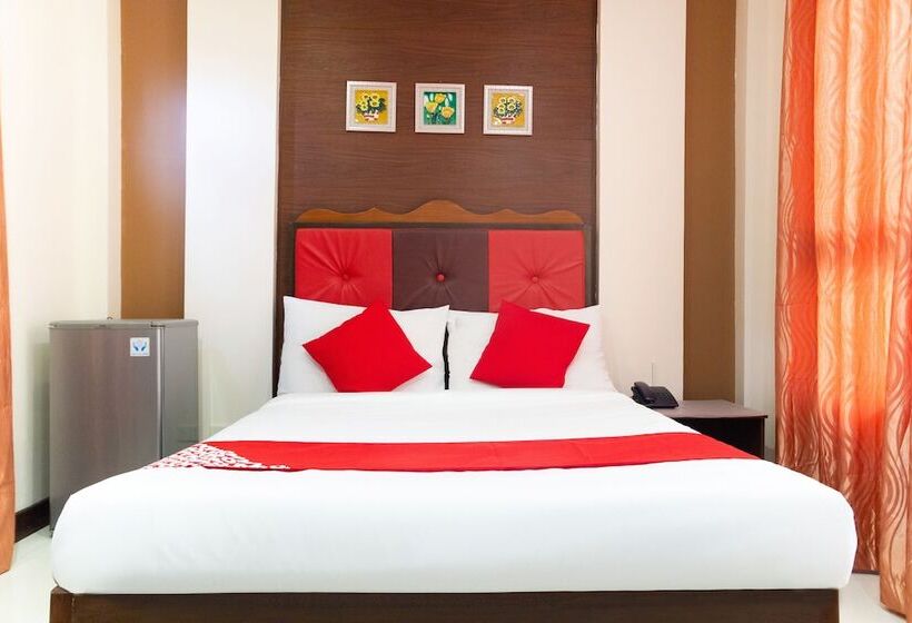 Quarto Deluxe, Oyo 153 Monclaire Suites