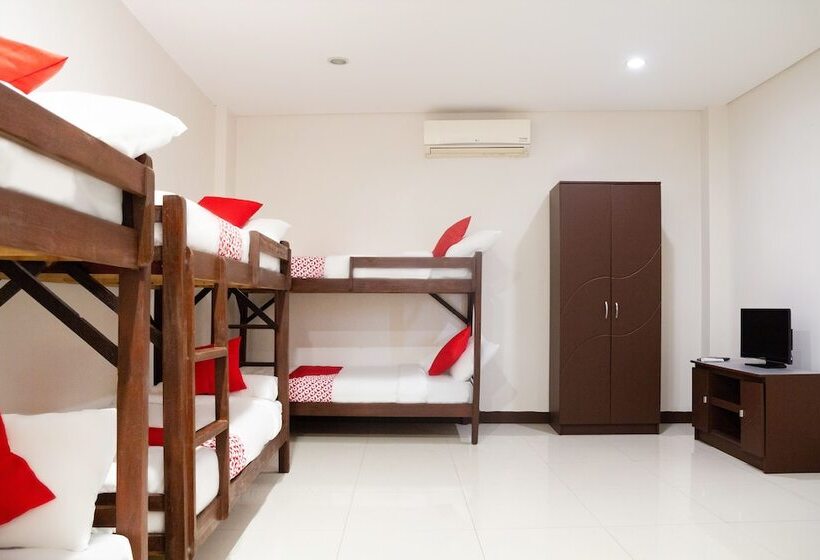 מיטה בחדר משותף, Oyo 153 Monclaire Suites