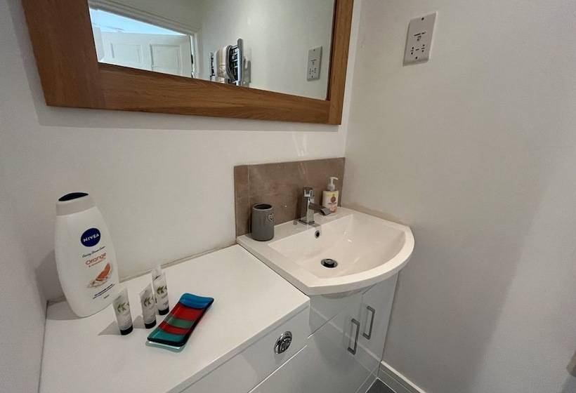 스탠다드 룸, The Ship Inn