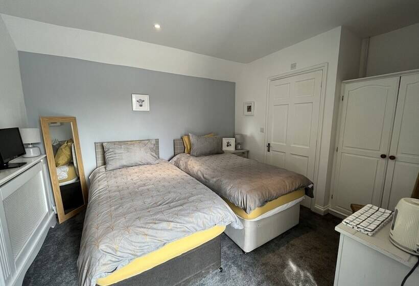 스탠다드 룸, The Ship Inn