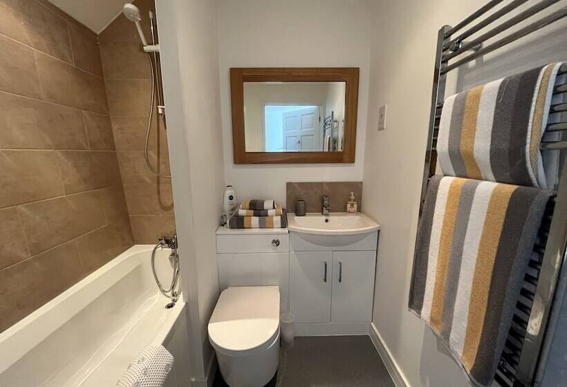 스탠다드 룸, The Ship Inn