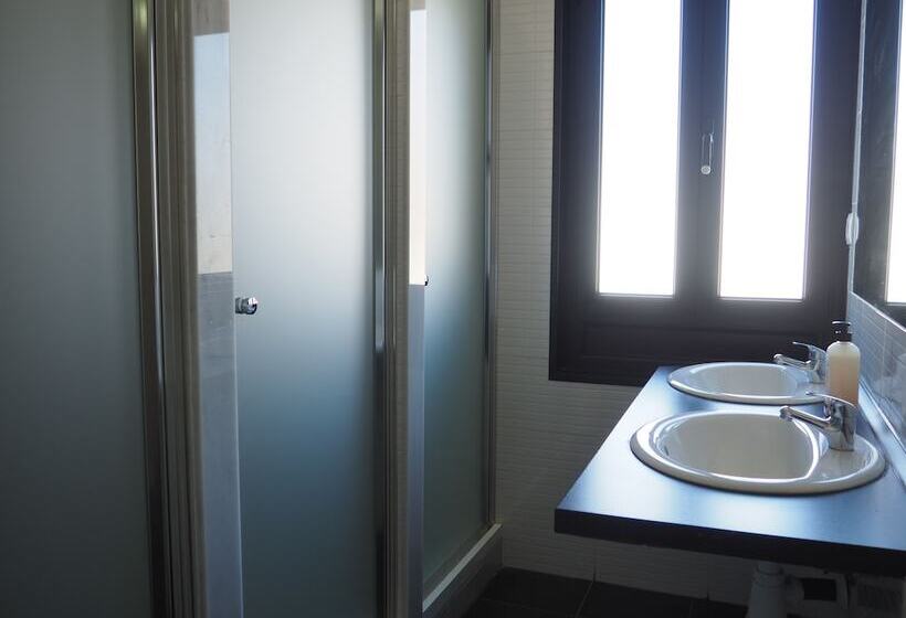 חדר משפחתי חדר אמבטיה משותף, Hostel Once Nudos