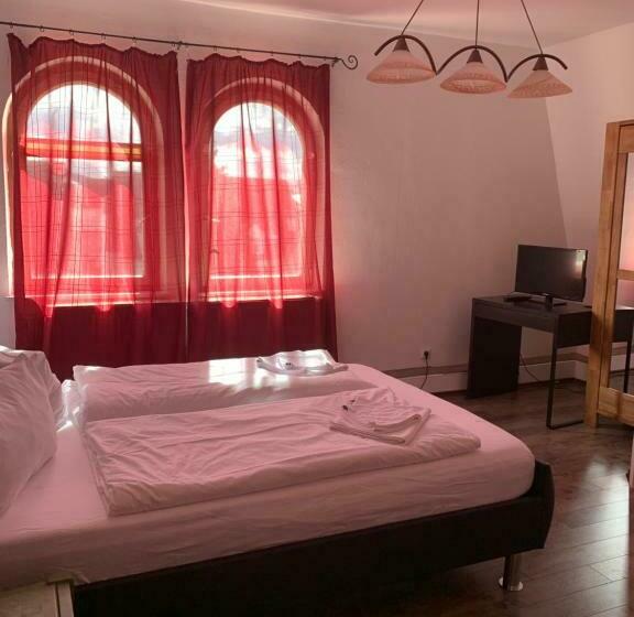 חדר סטנדרט לארבעה, Linde Restaurant &