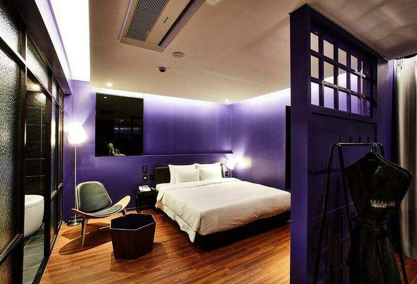 اتاق سوپریور, Wanted