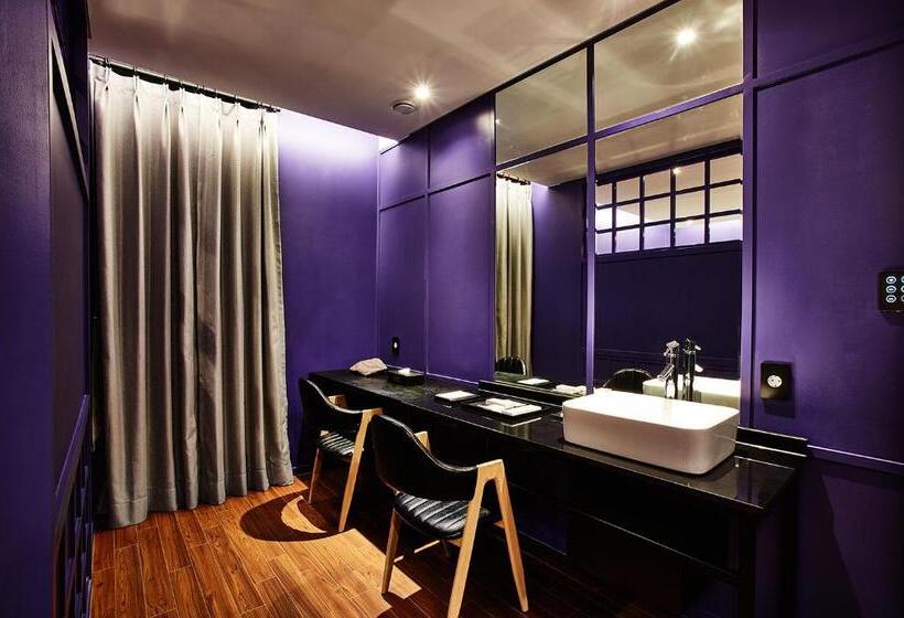 اتاق سوپریور, Wanted