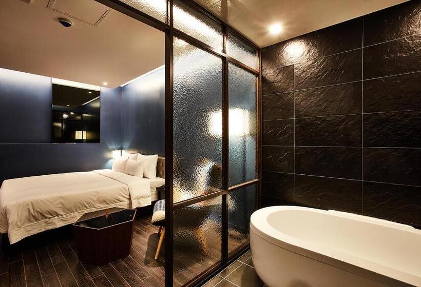 اتاق سوپریور, Wanted