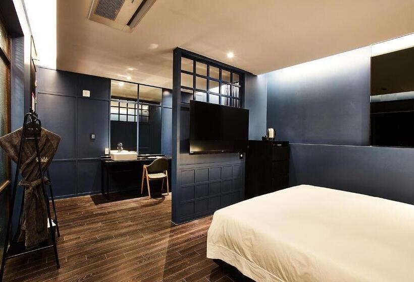 اتاق سوپریور, Wanted