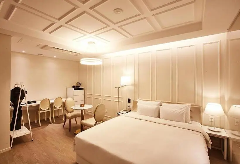 Habitació Deluxe Llit King, Wanted