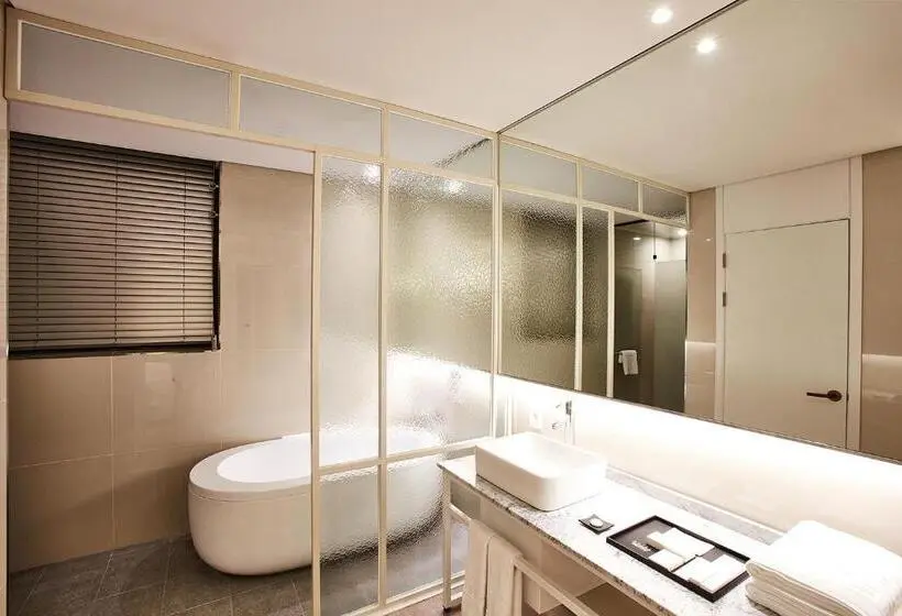 Habitació Deluxe Llit King, Wanted