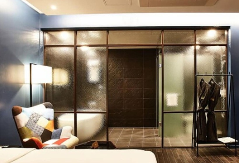 اتاق سوپریور, Wanted