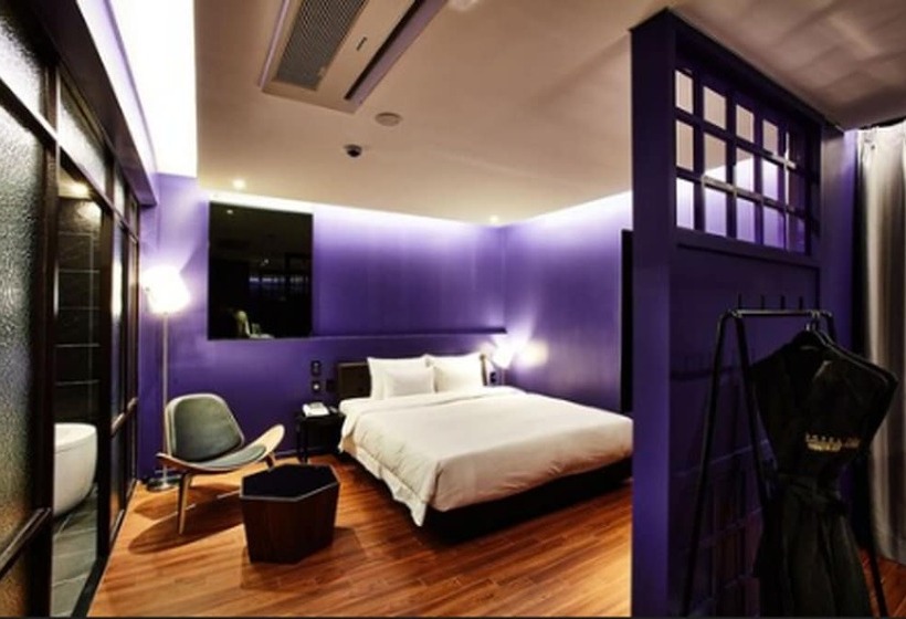 اتاق سوپریور, Wanted