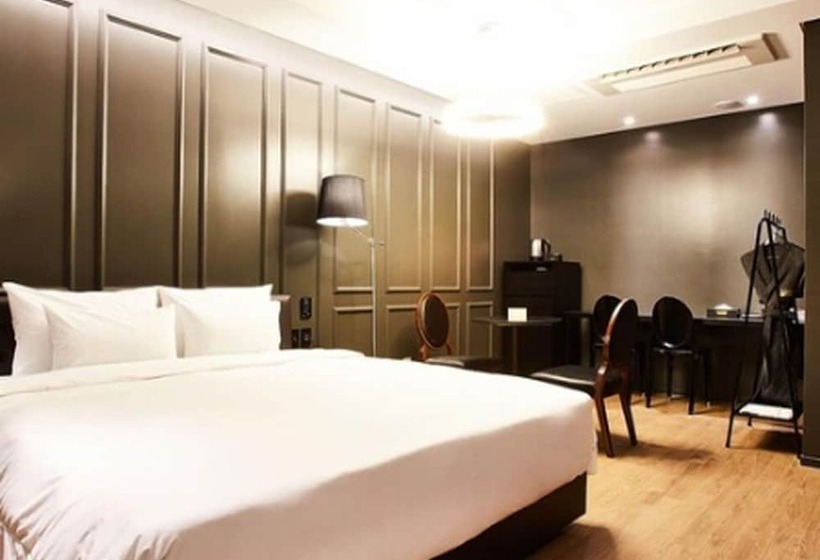 اتاق لوکس, Wanted