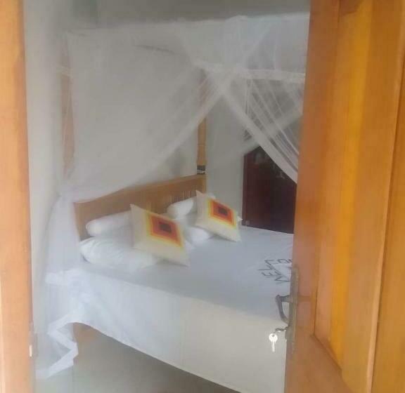 اتاق لوکس, Thusitha S Nest