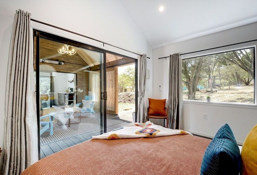 בקתה, Lucky Arrow Retreat  Dripping Springs