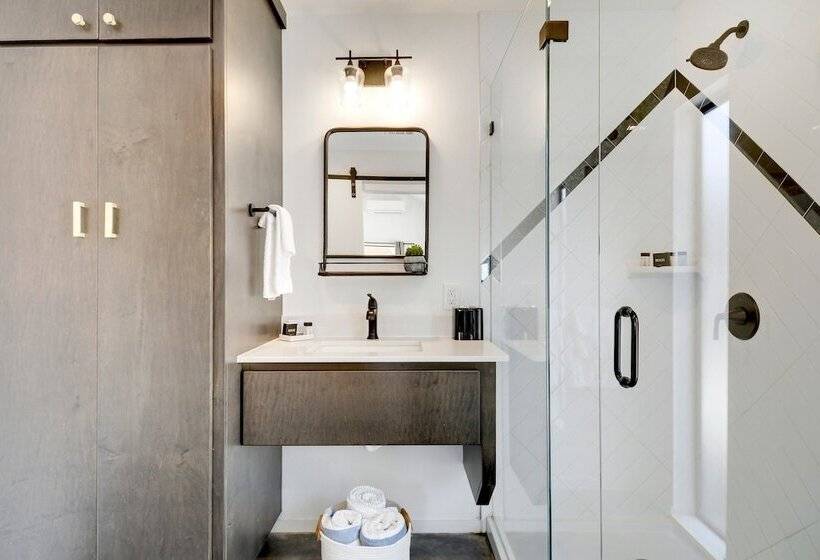 בקתה, Lucky Arrow Retreat  Dripping Springs