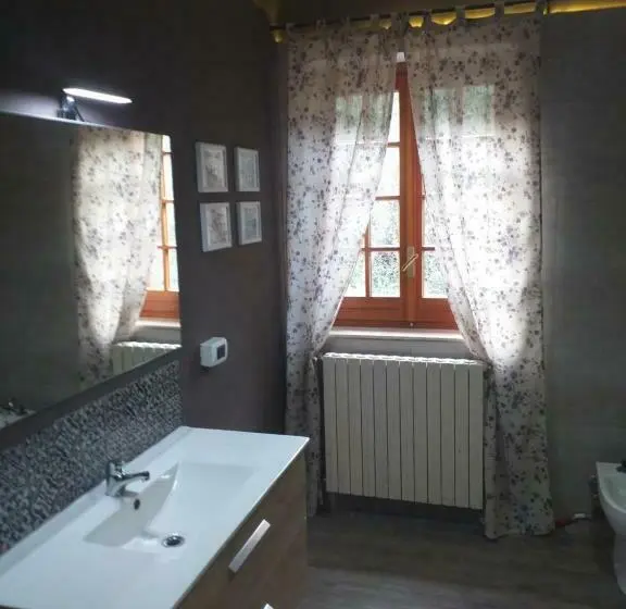اتاق ساده سه‌ نفره, B&b La Villa