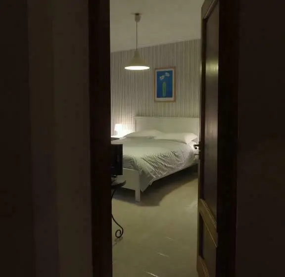 اتاق ساده سه‌ نفره, B&b La Villa