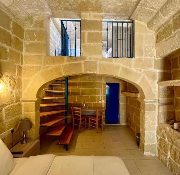 سوییت خانوادگی, Ta Pinu Guesthouse