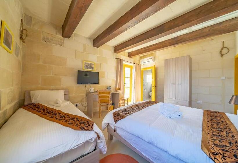 اتاق استاندارد سه نفره, Ta Pinu Guesthouse