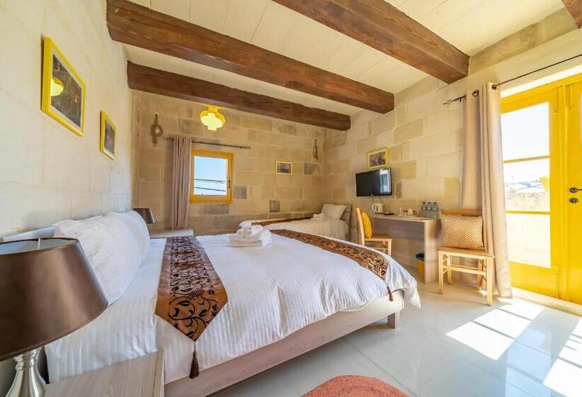 اتاق استاندارد سه نفره, Ta Pinu Guesthouse