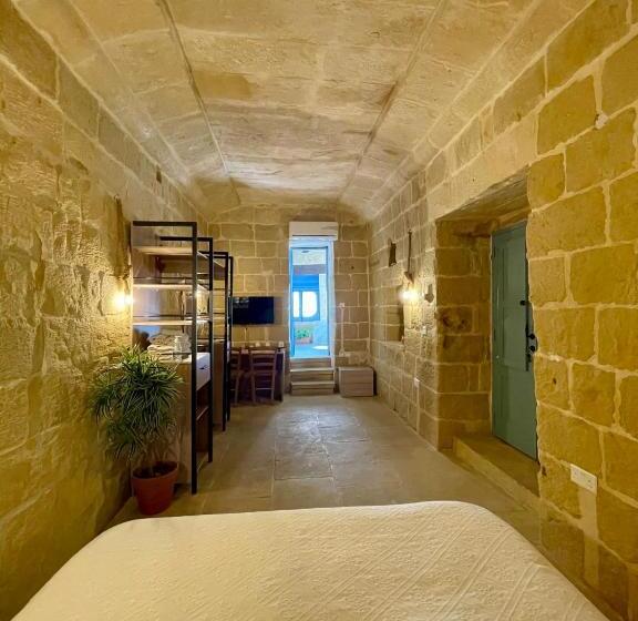 اتاق استاندارد با تراس, Ta Pinu Guesthouse