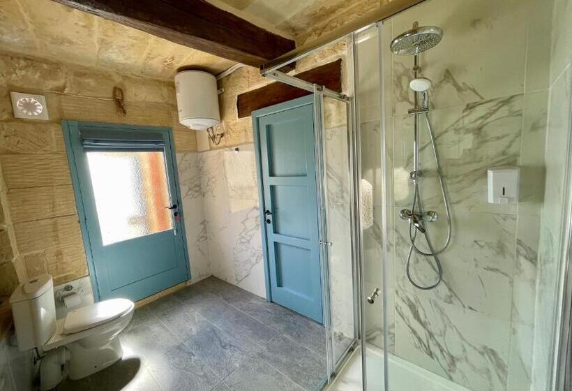 اتاق استاندارد با تراس, Ta Pinu Guesthouse