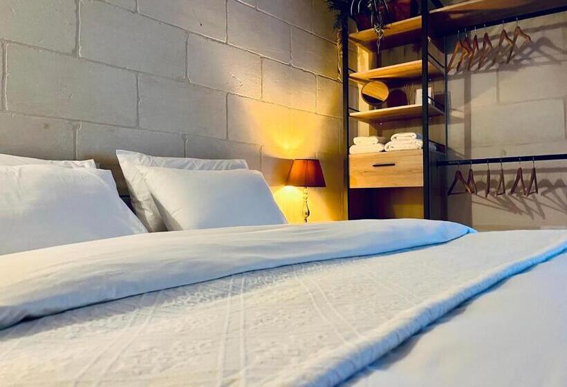 اتاق استاندارد سه نفره, Ta Pinu Guesthouse