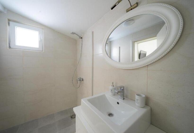 اتاق لوکس با بالکن, Astakos Apartments Budva