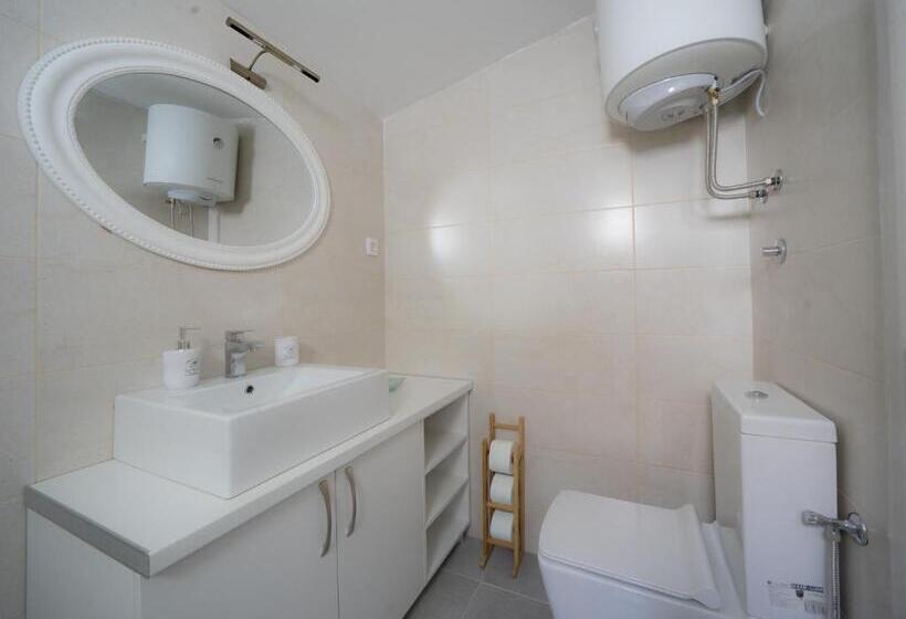 اتاق لوکس با بالکن, Astakos Apartments Budva