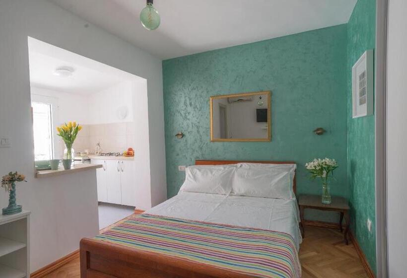 اتاق لوکس با بالکن, Astakos Apartments Budva