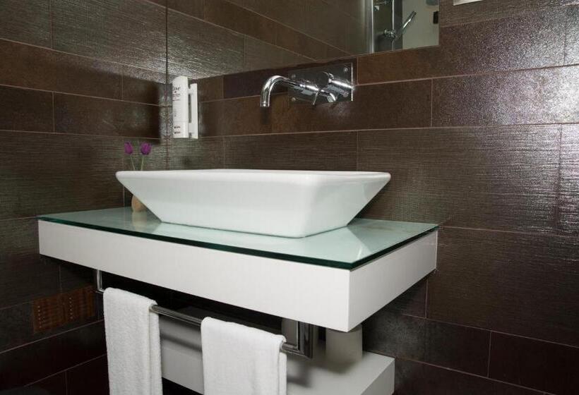 デラックススイート, Casas Do Regato