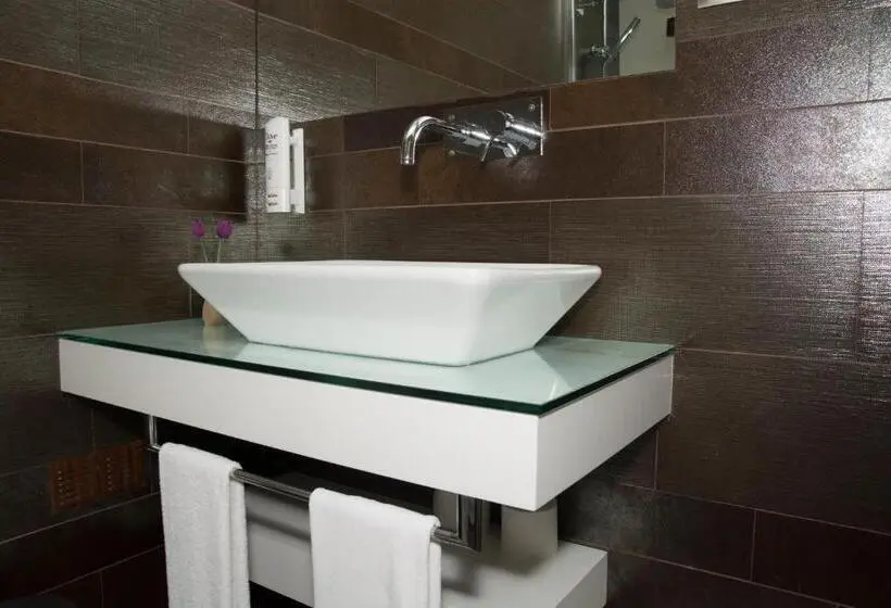 デラックススイート, Casas Do Regato