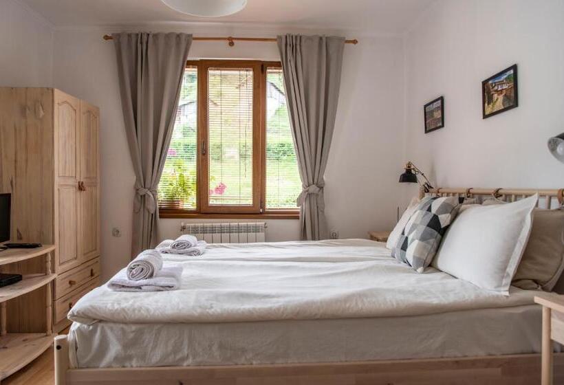 Номер Стандарт Трехместный, Guest House Rossy