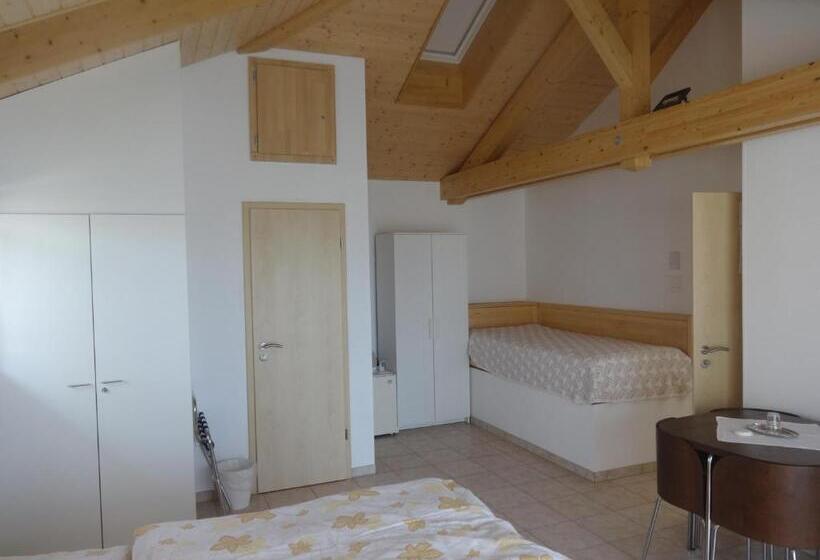 חדר סטנדרטי לשלושה עם נוף, Bed And Breakfast Prilly Lausanne